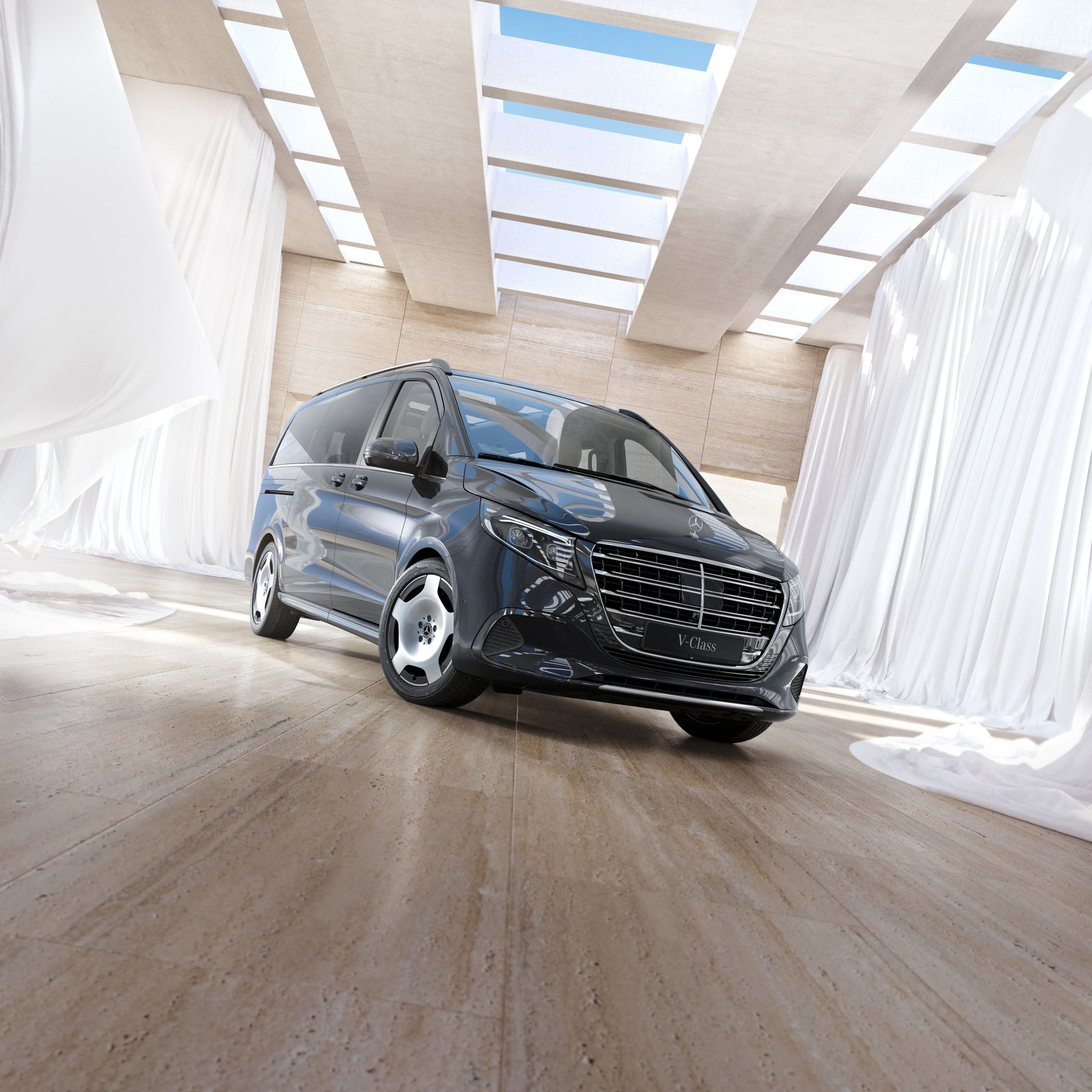 실내 공간에 정차한 The new V-Class